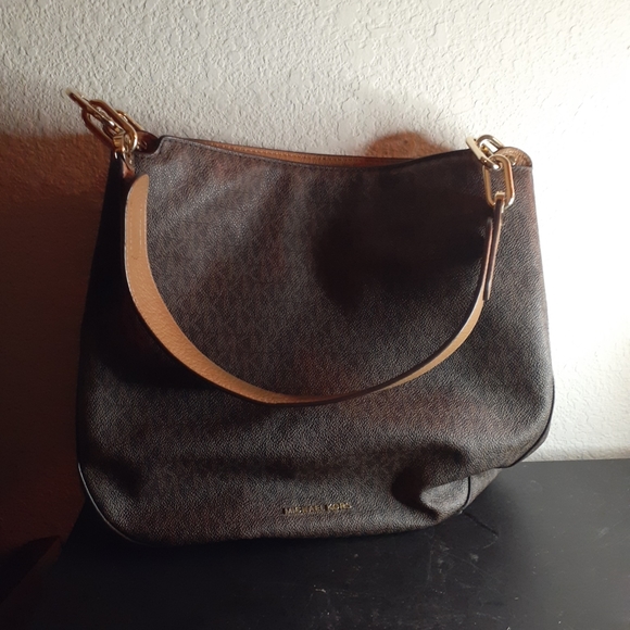 GORGEOUS NEW Michael Kors Monogram Canvas 12" Lillie Tote Bag.Retails for $550 - Picture 6 of 7